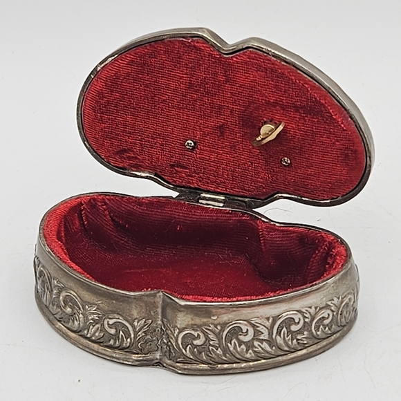 Rare vintage Music Box with Two Hearts/ Vintage Silver Plated Metal Trinket Box - Picture 5 of 13